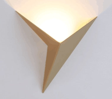 BowLift | TriGlow – Triangular Wall Lamp for Sleek, Modern Lighting