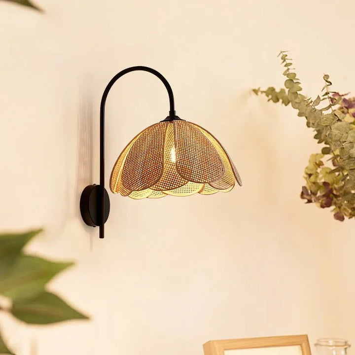 BowLift | LumaFlora - Elegant rattan wall lamp - Warm floral ambiance