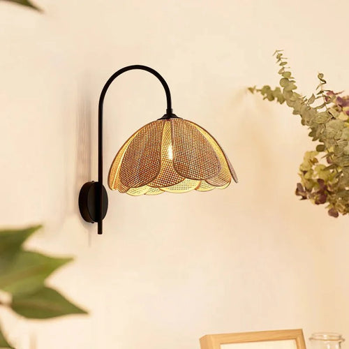 BowLift | LumaFlora - Elegant rattan wall lamp - Warm floral ambiance