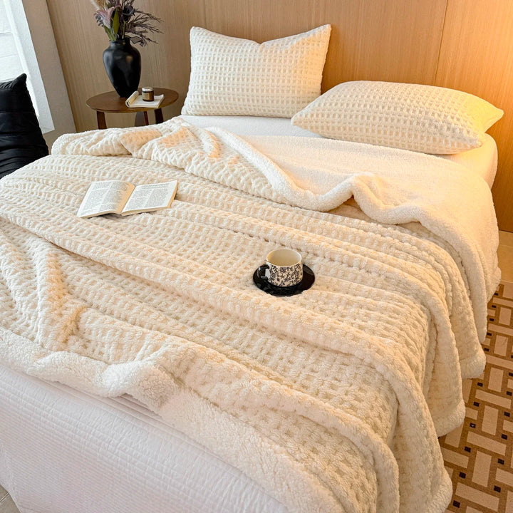 BowLift | Winter Dream Blanket – Double Layer Fleece Blanket with Lambswool Look | Ultra Warm, Soft & Skin Friendly | For Sofa, Bed & Cold Winter Days