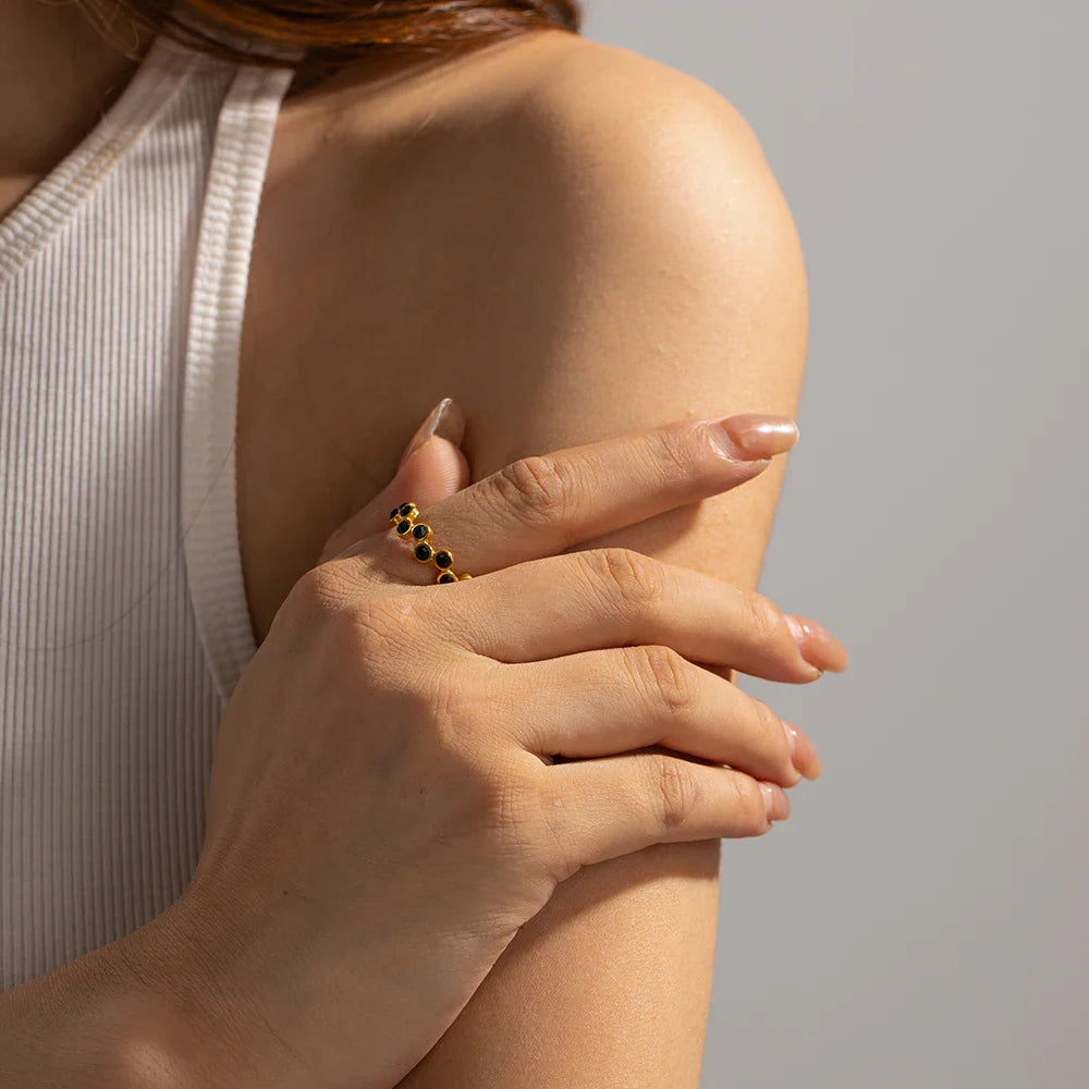 BowLift | Staggered Hive Diamond Ring