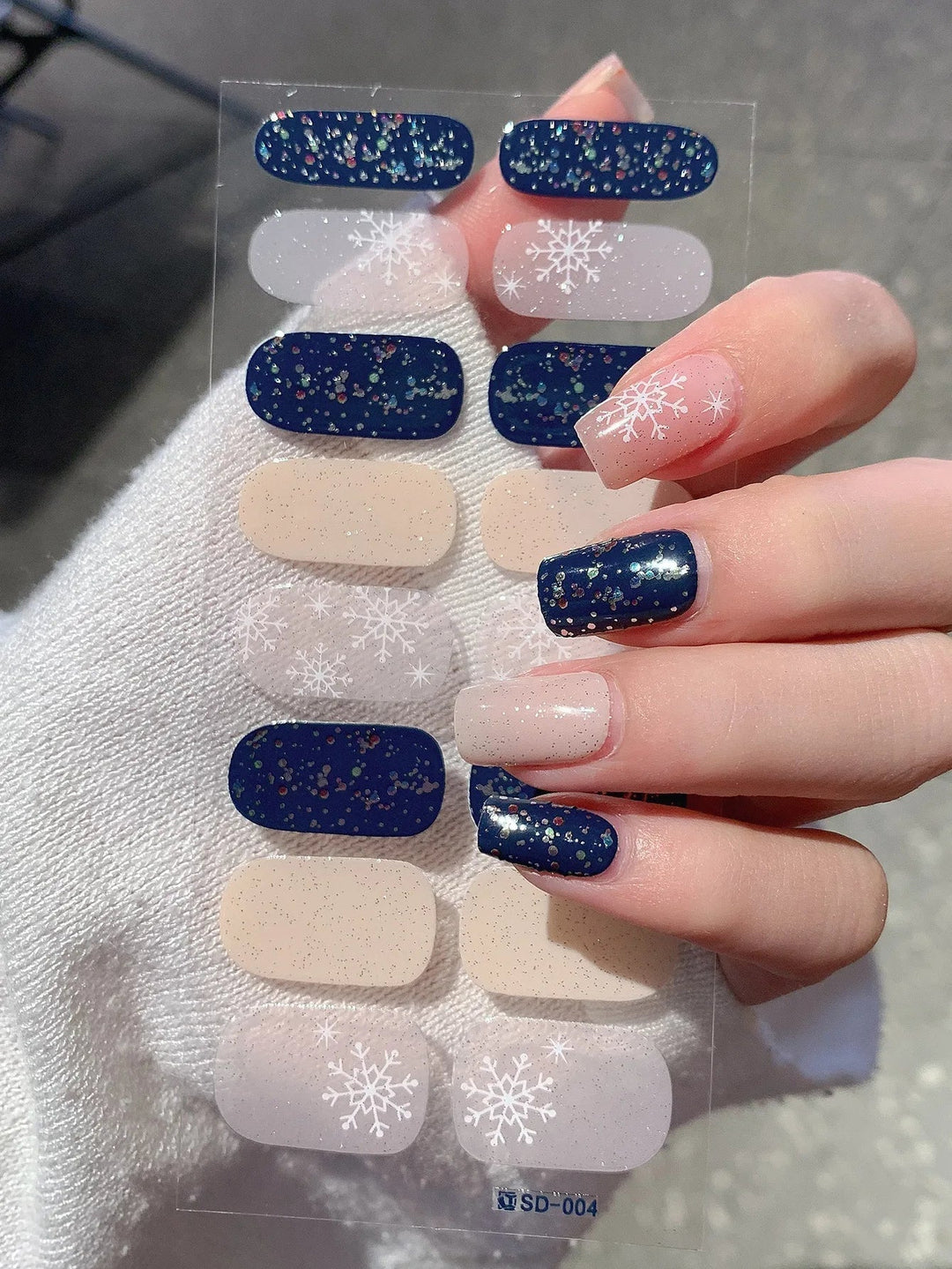BowLift | GlitzNail – Festive Christmas Nails Quick, Complete Without Salon