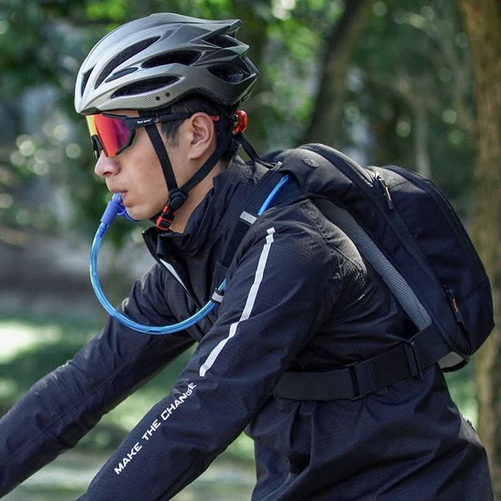 BowLift | Ultra-lightweight 10L bike backpack with hydration system
