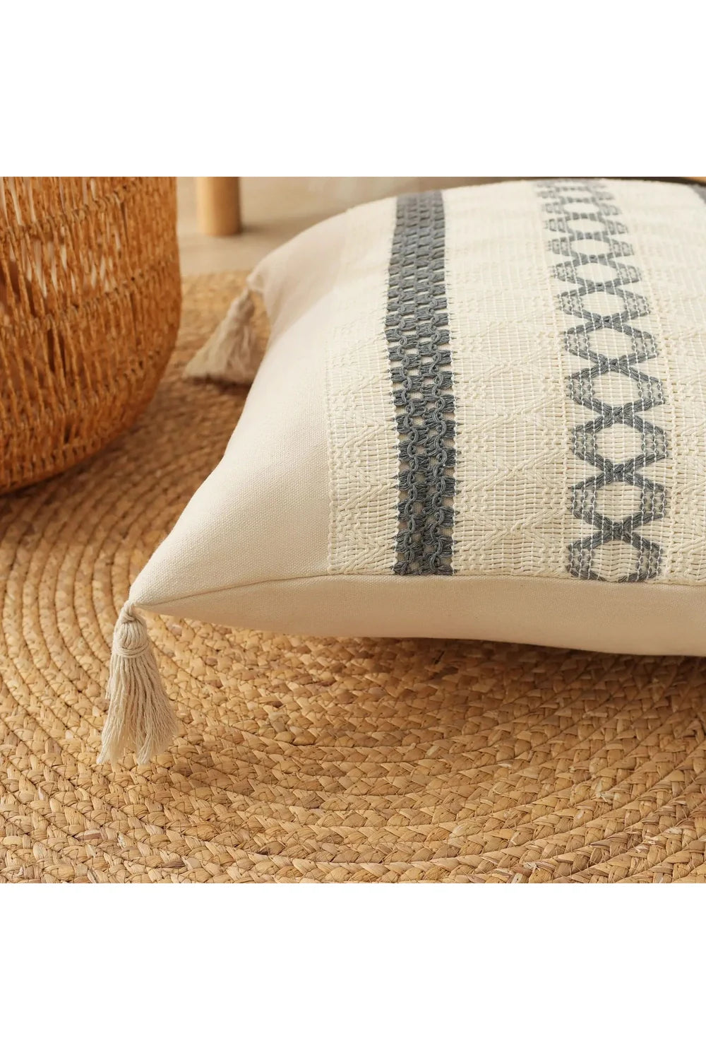 Crochet Tassel Pillowcase | Bowlift