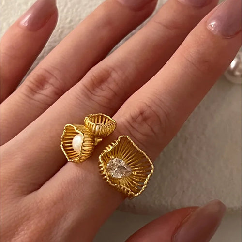 BowLift | Diamond Pearl Clam Shell Ring