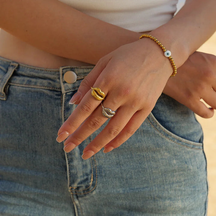 BowLift | Bold Kiss Romantic Ring