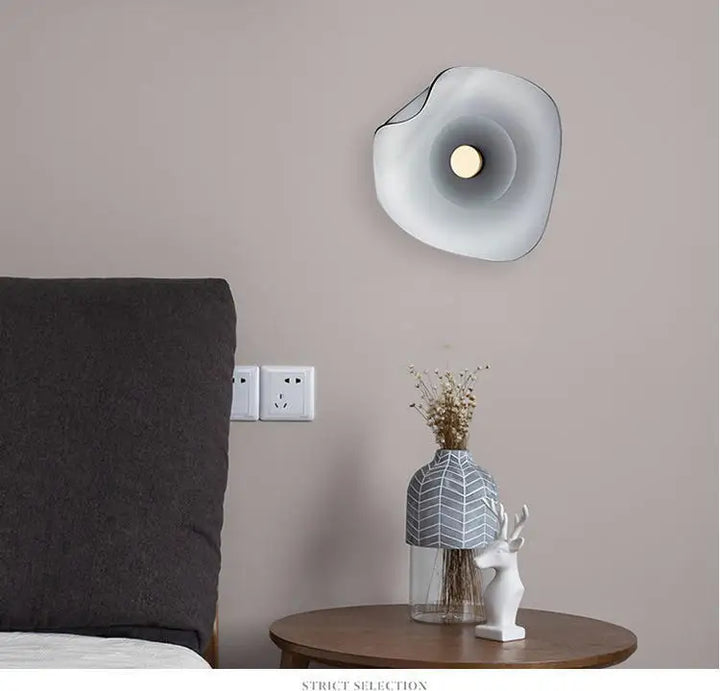 BowLift | Slim Wall Lamp made of Glass in Modern Style