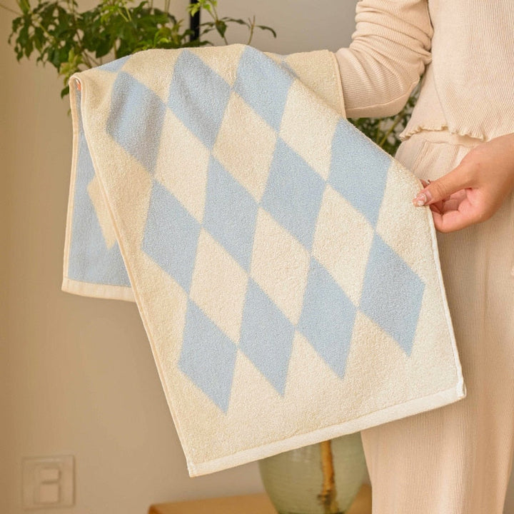 Retro Diamond Bath Towel | Bowlift