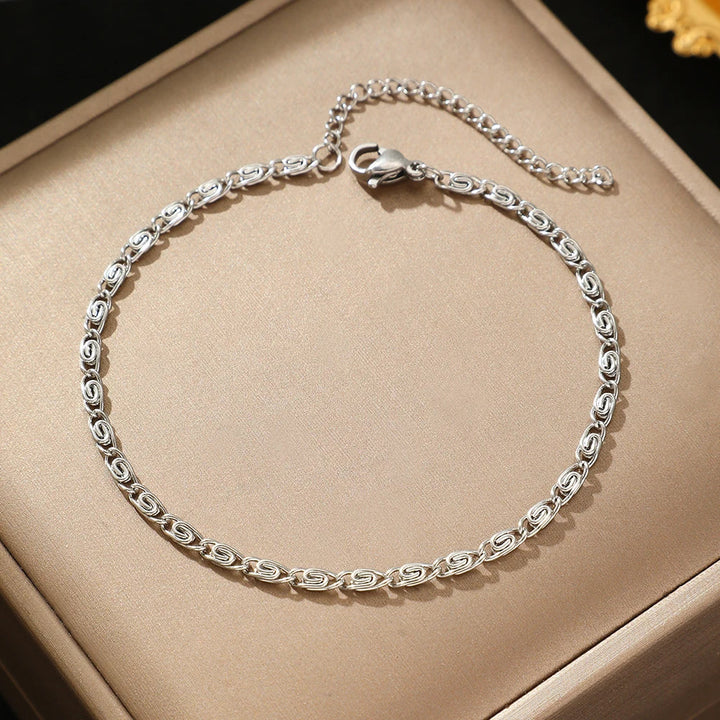 BowLift | Minimal Spiral Link Bracelet