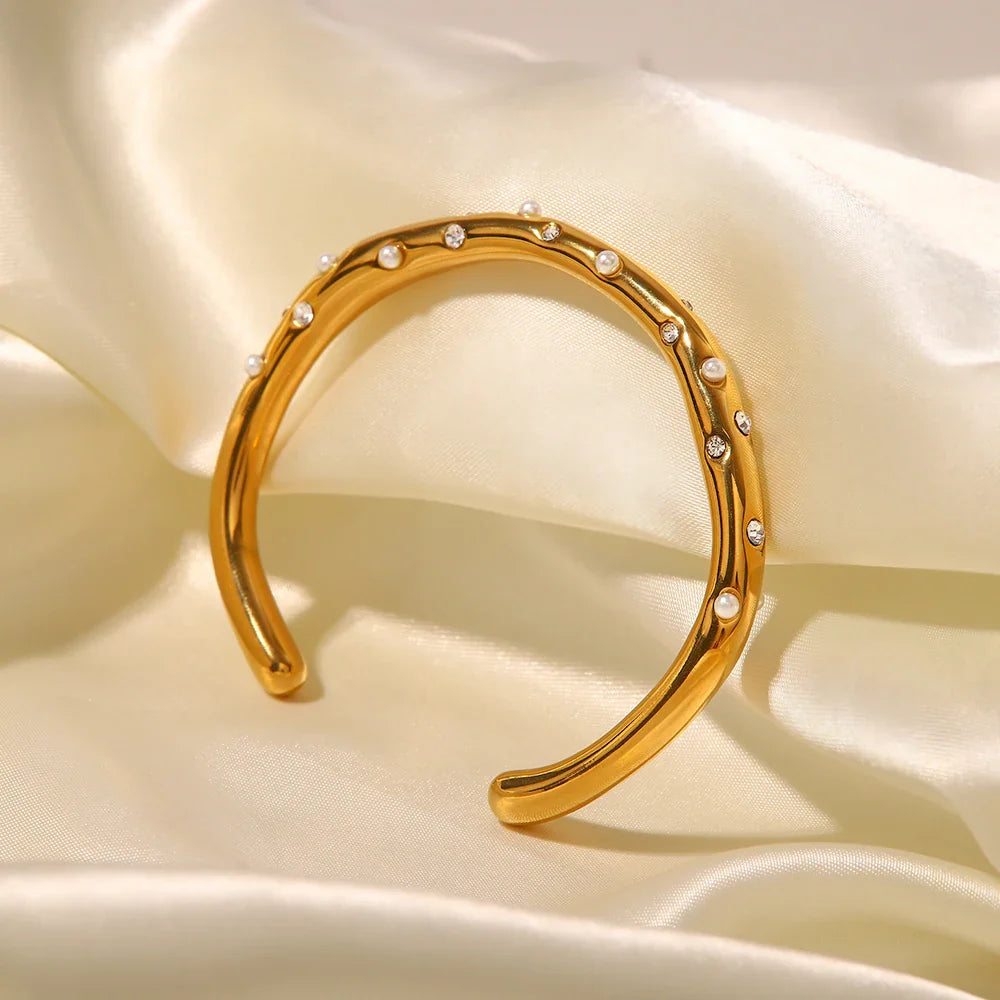 BowLift | Diamond & Pearl Embedded Bangle Bracelet