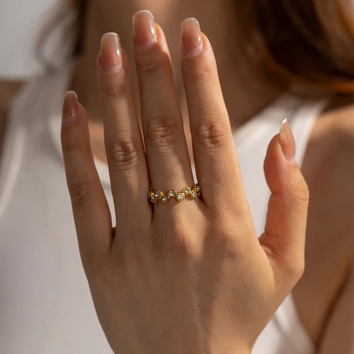 BowLift | Staggered Hive Diamond Ring
