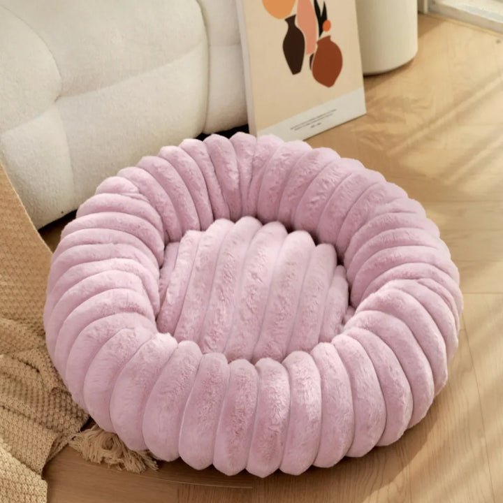 Round donut dog bed made of plush with non-slip bottom Bowlift