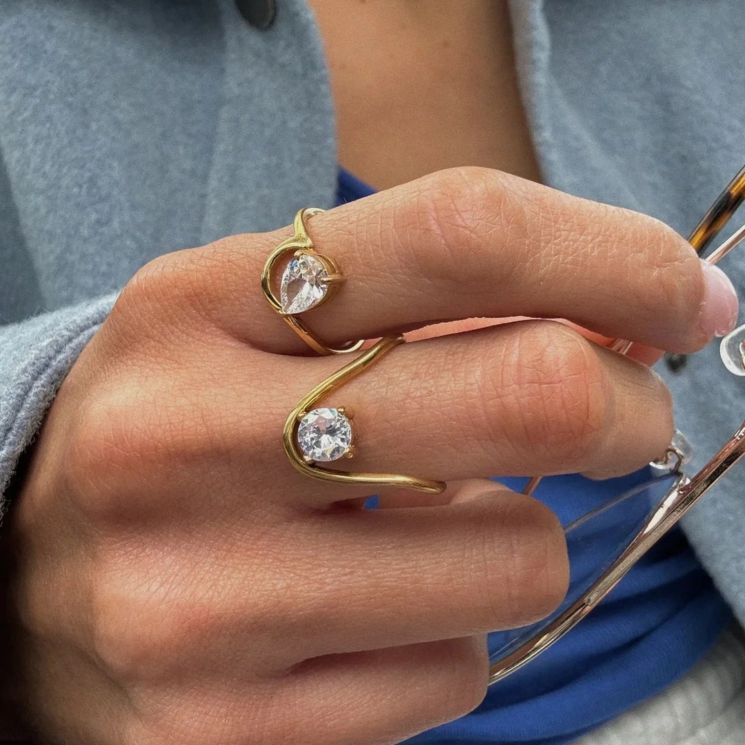 BowLift | 18k Irregular Twist Diamond Ring