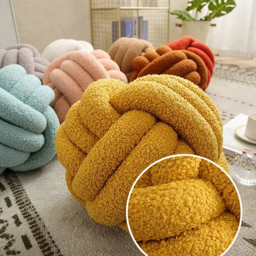 BowLift | Throw Pillow - Cozy - Hand-knotted Ball - Sheepskin