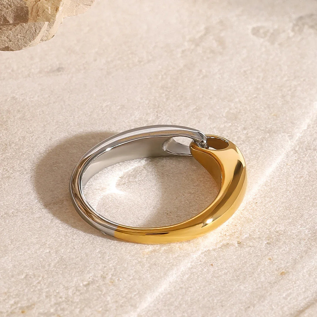 BowLift | Elegant Two Tone Buckle Link Ring