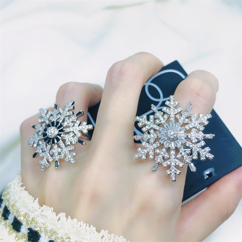 BowLift | Winter Snowflake Rotating Ring