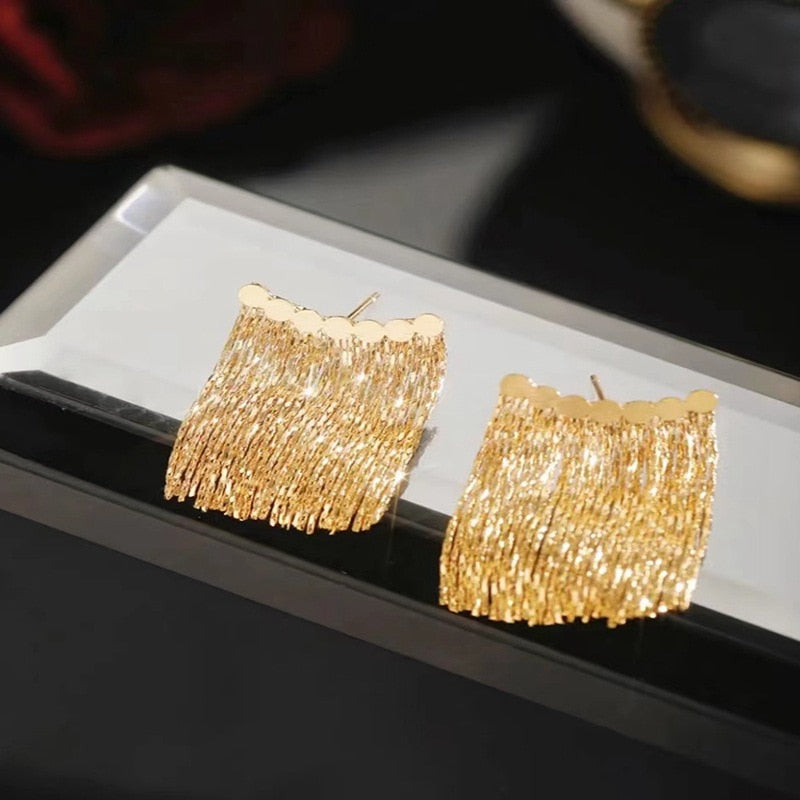 BowLift | Golden Shining City Tassel Earring