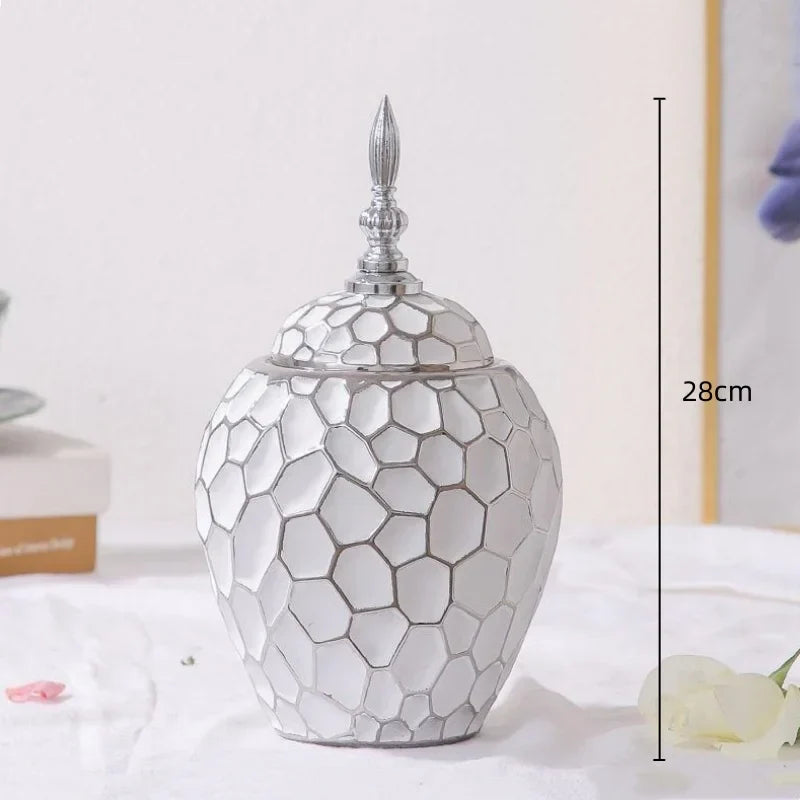 BowLift | Elegant ceramic vase with a gold accent