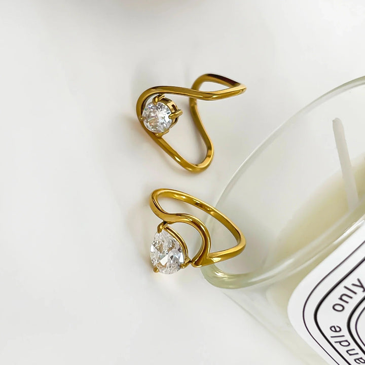 BowLift | 18k Irregular Twist Diamond Ring