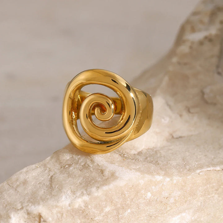 BowLift | 18k Spiral Statement Ring