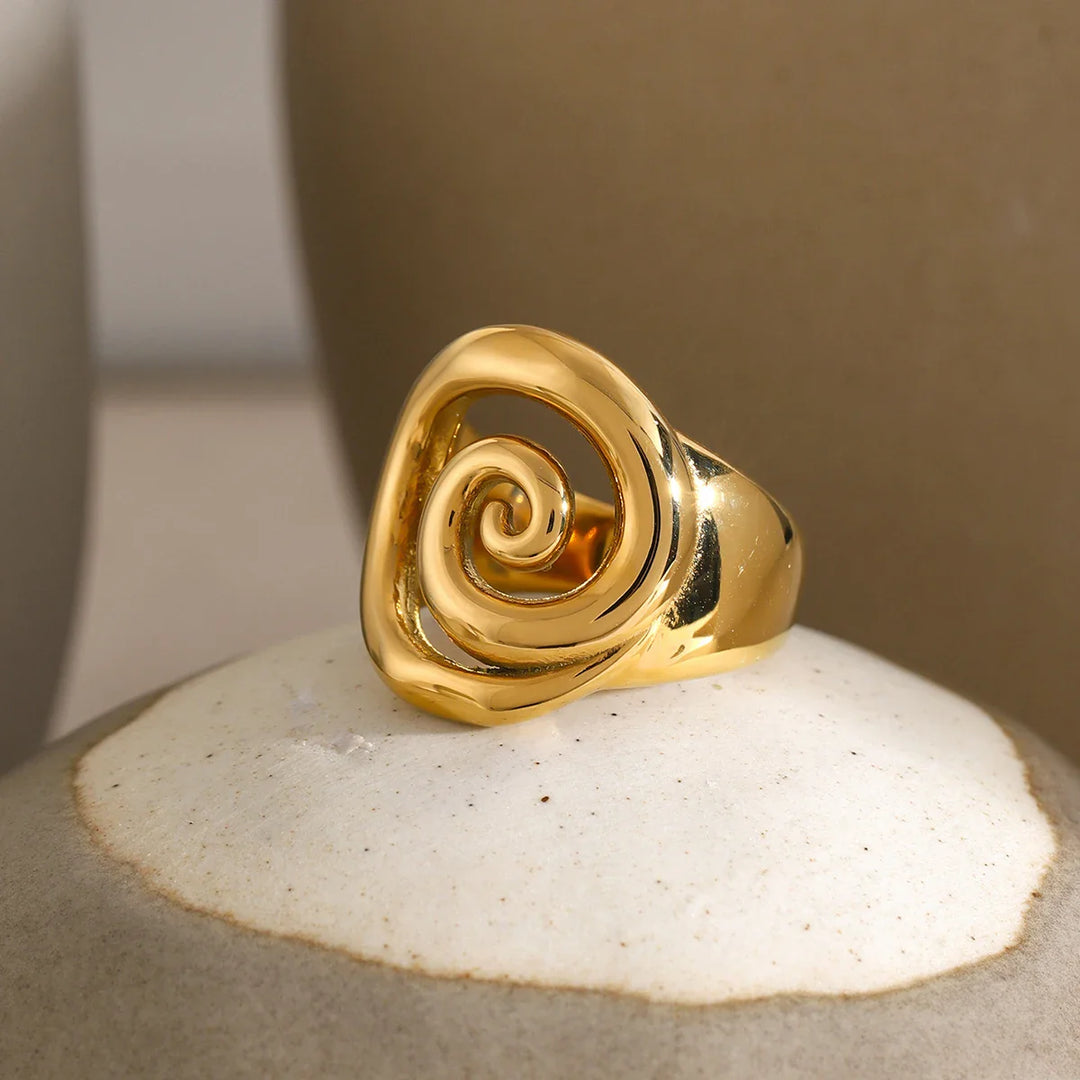 BowLift | 18k Spiral Statement Ring