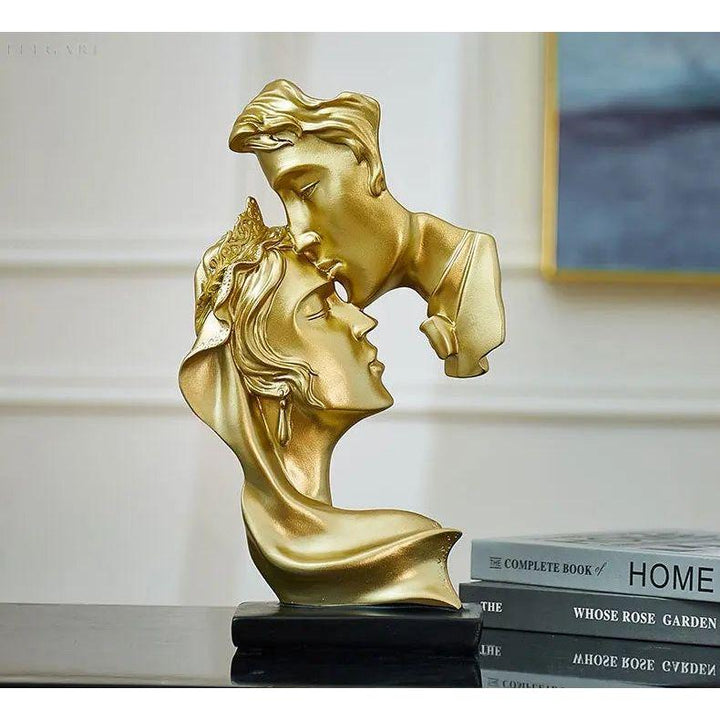 Sweet Kiss - Forehead-kissing Love Couple Statue | Bowlift