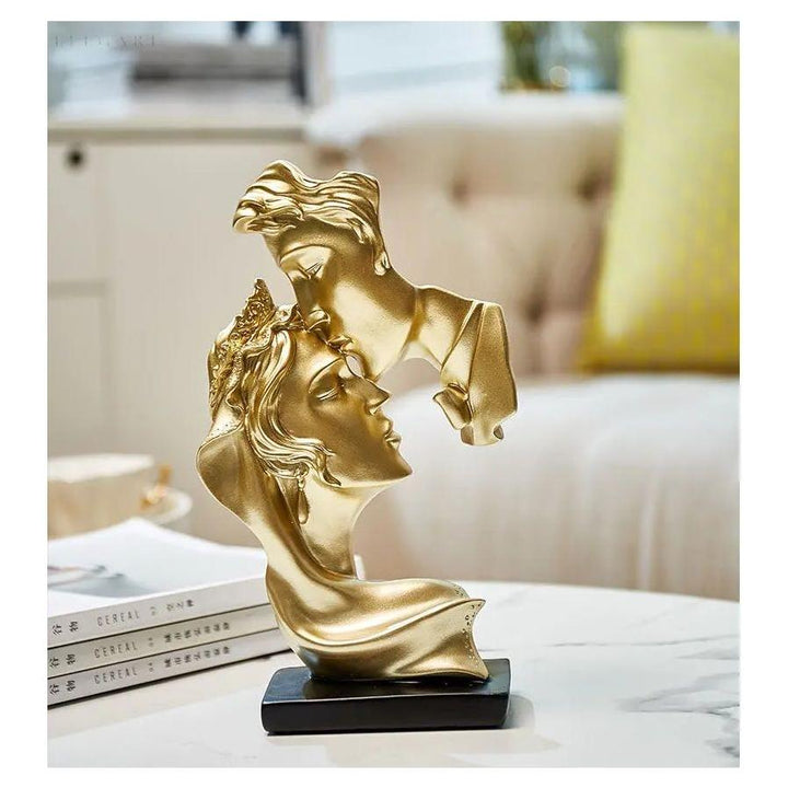 Sweet Kiss - Forehead-kissing Love Couple Statue | Bowlift