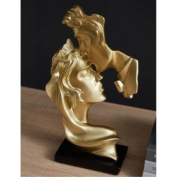 Sweet Kiss - Forehead-kissing Love Couple Statue | Bowlift