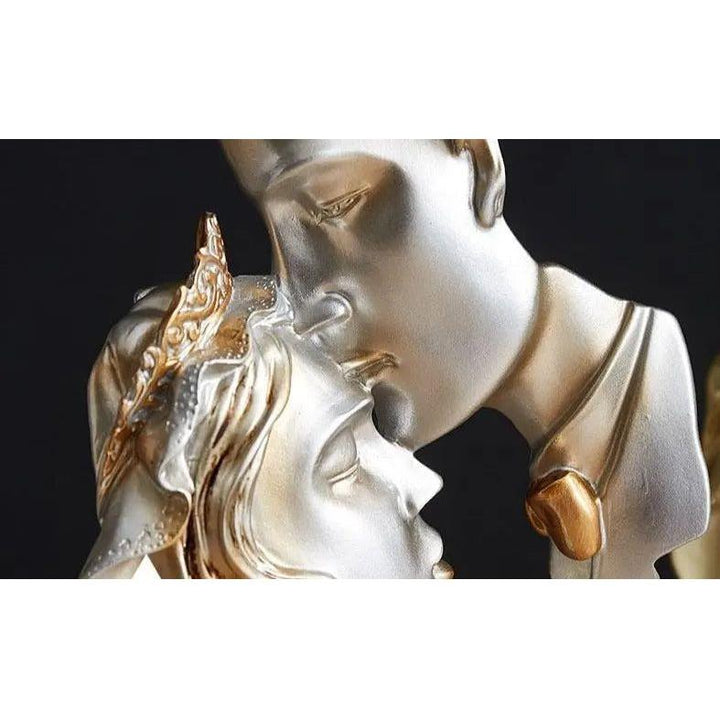 Sweet Kiss - Forehead-kissing Love Couple Statue | Bowlift