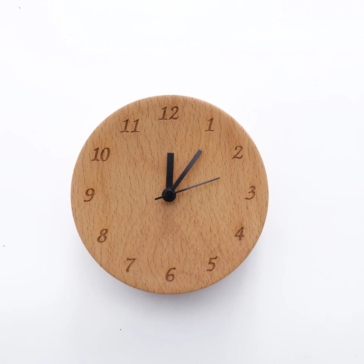 BowLift | Elegant alarm clock made of beech wood for a stylish home