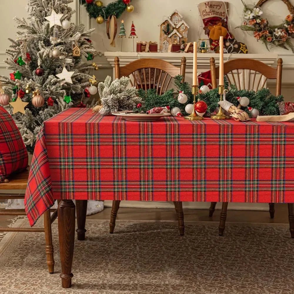 BowLift | Festive checked tablecloth made of durable polyester for the Christmas dinner