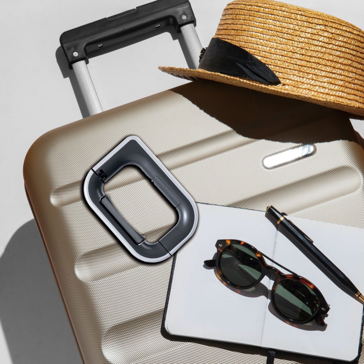 BowLift | Compact travel luggage scale for precise measurements