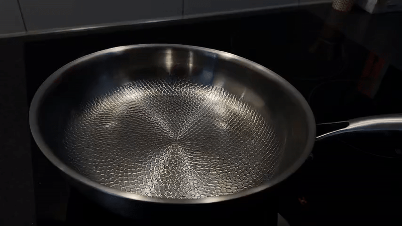 BowLift | Titanium Pan – Forged Titanium Frying Pan Without Coating, Scratch Resistant and Heat Resistant