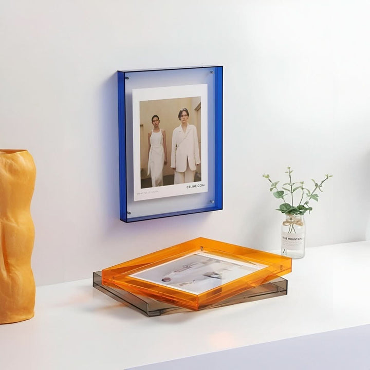 BowLift | Transparent acrylic picture frame for modern picture presentation