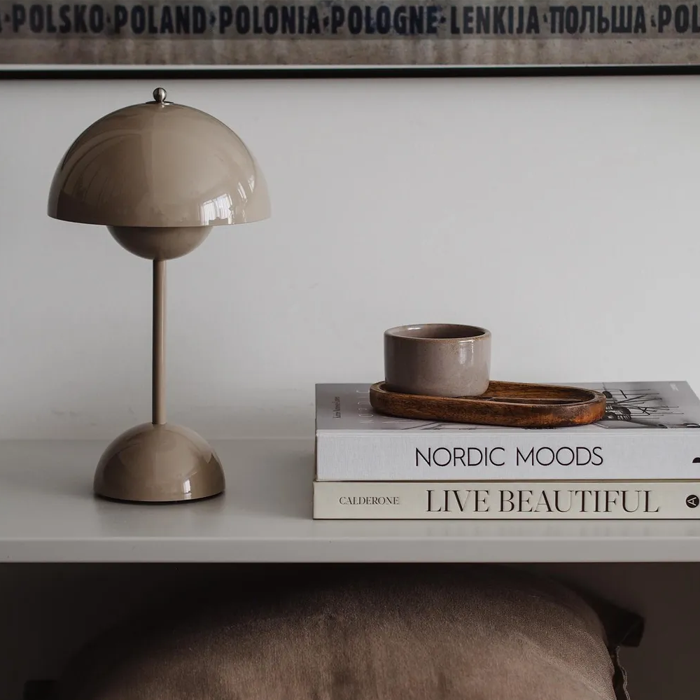 BowLift | Modern Table Lamp - Simple and Minimalistic