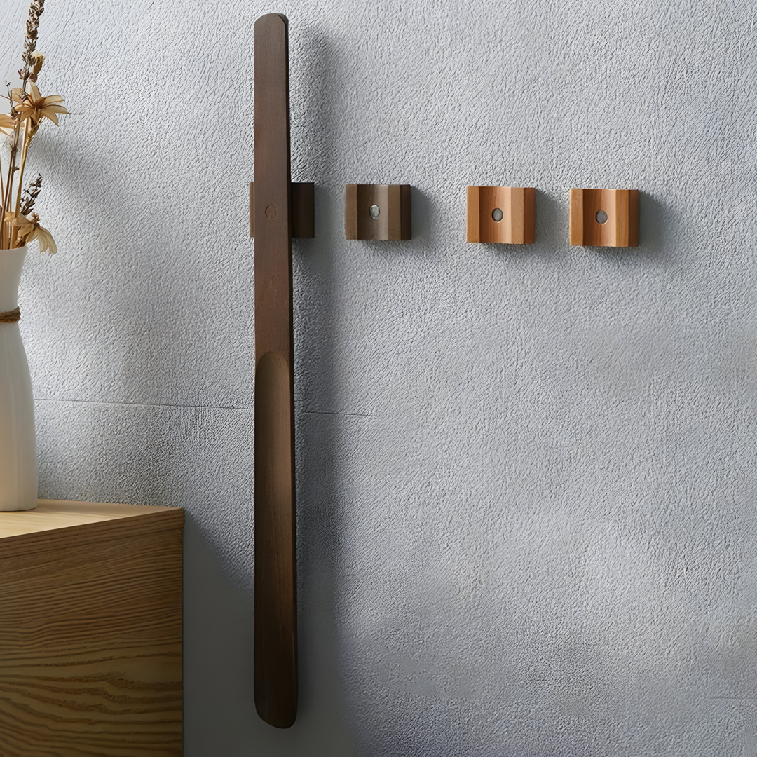 Long Wooden Shoe Horn with Magnet and Wall Holder 55 cm | Bowlift