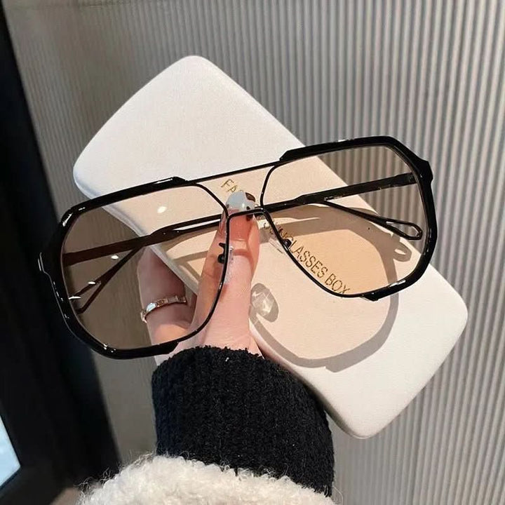 BowLift | Square women's sunglasses with UV400 & colour change lenses