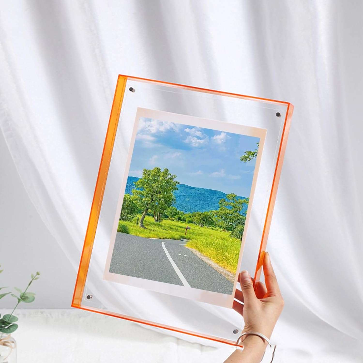BowLift | Transparent Acrylic Photo Frame