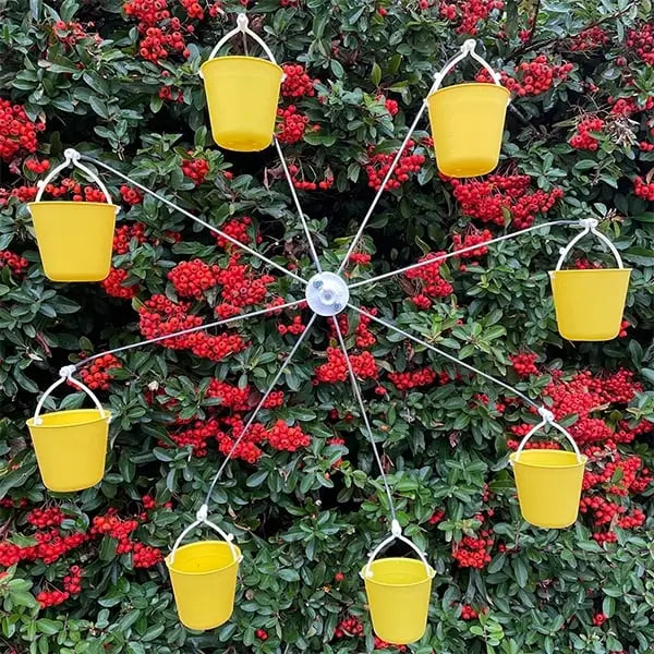 BowLift | Bird feeder station in ferris wheel design
