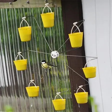 BowLift | Bird feeder station in ferris wheel design