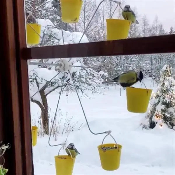 BowLift | Bird feeder station in ferris wheel design