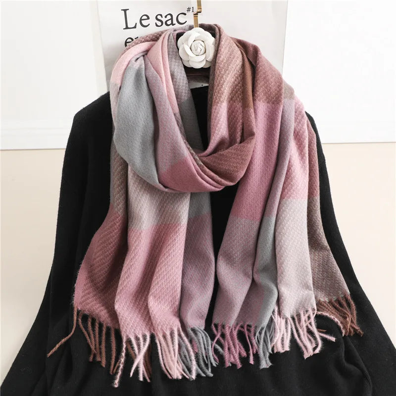 LuxeRuit Scarf - Elegant Winter Accessory for any Outfit Bowlift