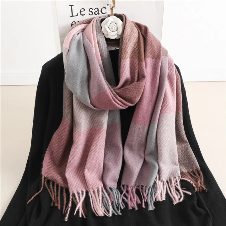 LuxeRuit Scarf - Elegant Winter Accessory for any Outfit Bowlift