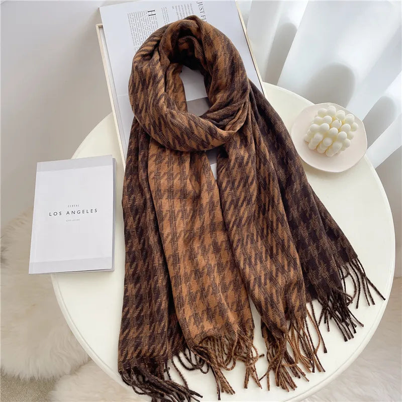 LuxeRuit Scarf - Elegant Winter Accessory for any Outfit Bowlift