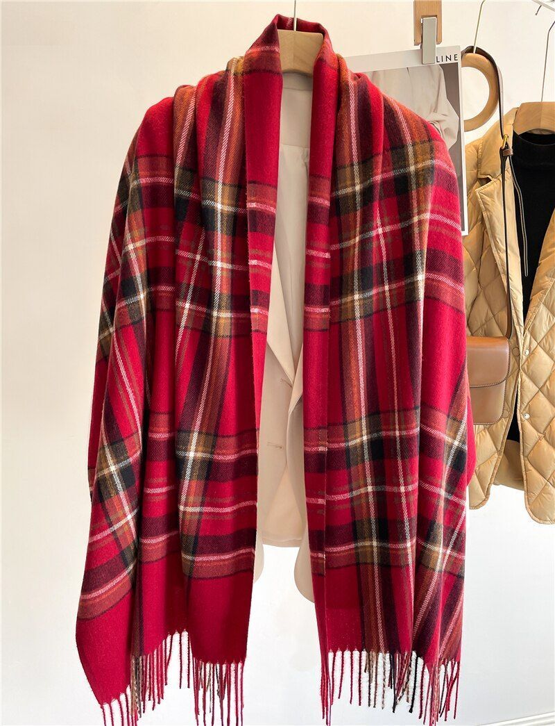 LuxeRuit Scarf - Elegant Winter Accessory for any Outfit Bowlift