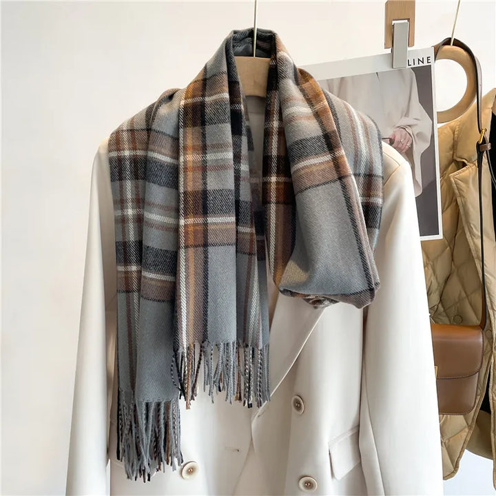 LuxeRuit Scarf - Elegant Winter Accessory for any Outfit Bowlift