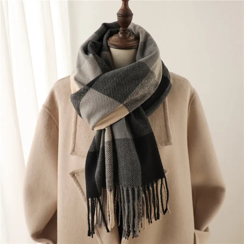 LuxeRuit Scarf - Elegant Winter Accessory for any Outfit Bowlift
