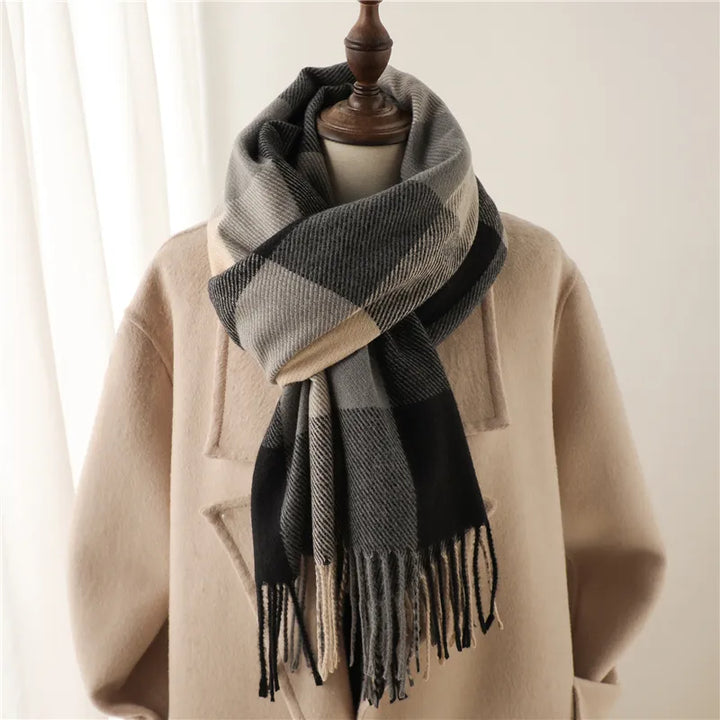 LuxeRuit Scarf - Elegant Winter Accessory for any Outfit Bowlift
