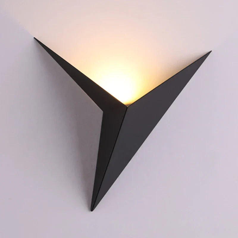 Modern Triangular Wall Lamp - TrigoLux | Bowlift