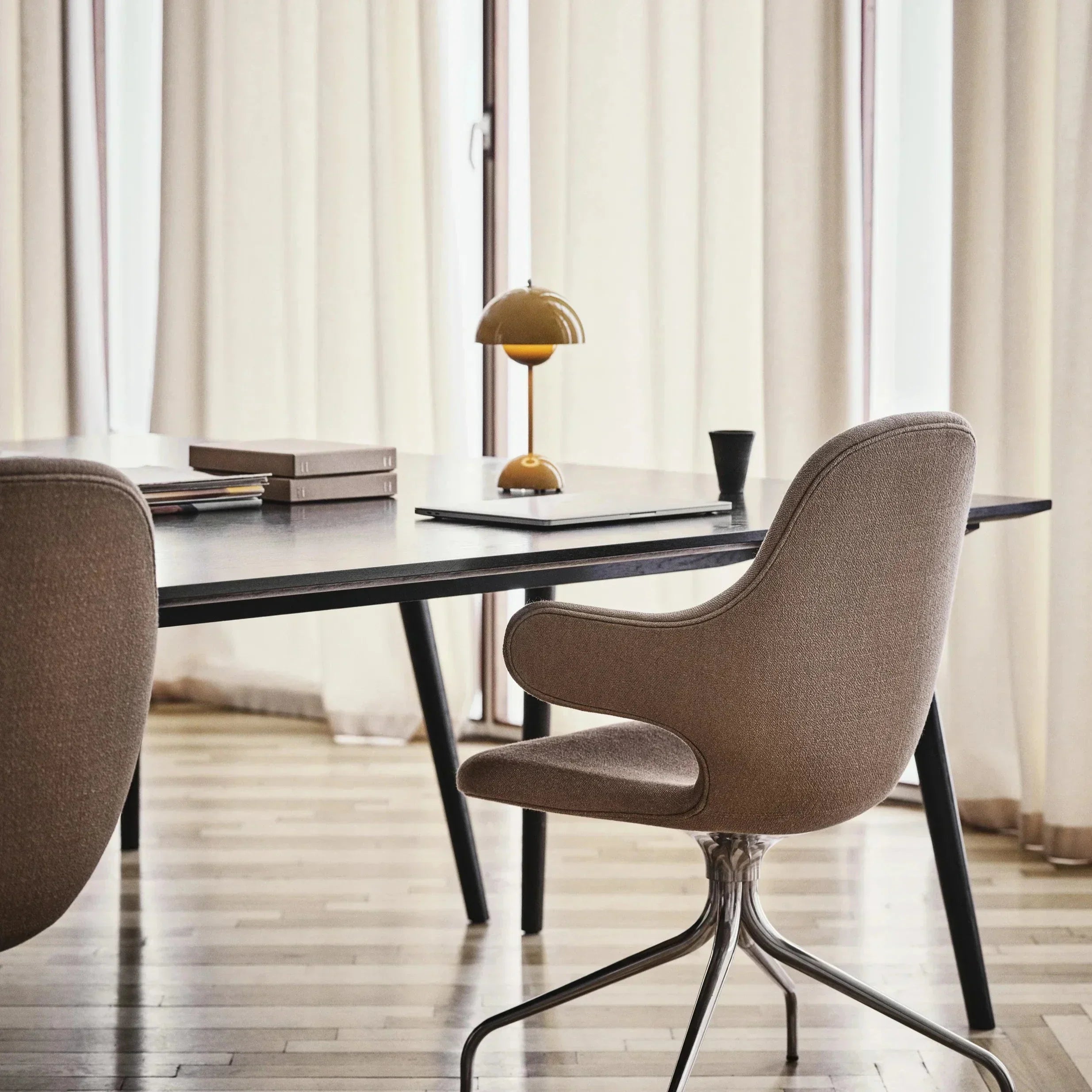 BowLift | LED Table Lamp Ambient Lighting Modern Interior